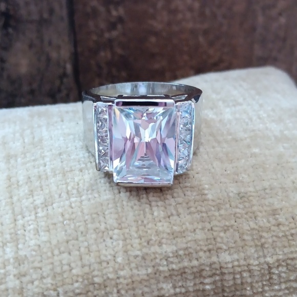 Jewelry - Chunky Silver Faceted Rhinestone Ring